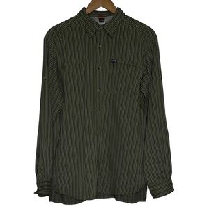 The North Face Size Medium Green Button Down Long Sleeve Shirt
